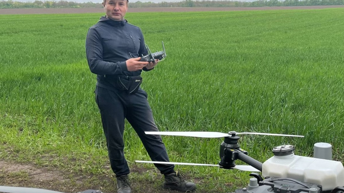 З артилериста – в підприємці: ветеран Володимир Петрик обробляє поля за допомогою агродрона