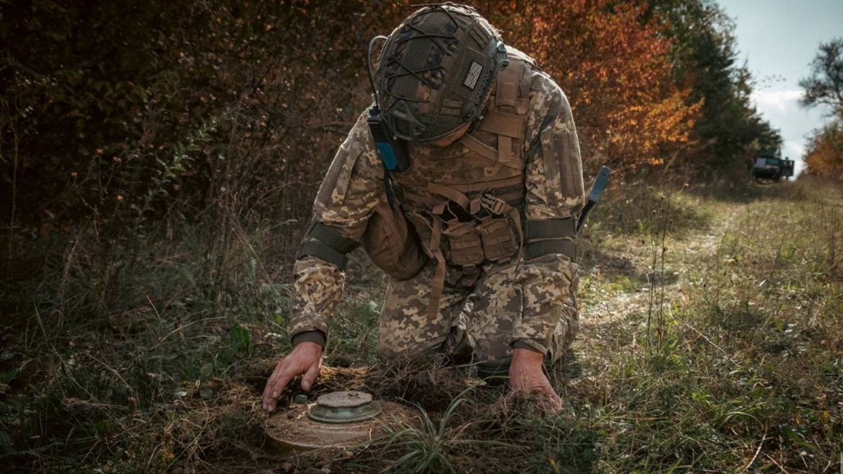 Ветеранів запрошують на навчання з працевлаштуванням у сфері гуманітарного розмінування  - деталі