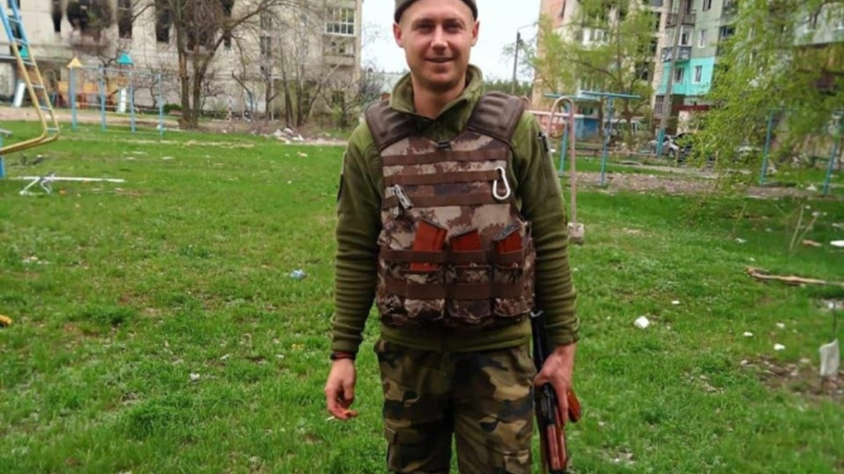 «Після поранення він розмовляв очима» – історія ветерана, який вже чотири роки заново вчиться говорити