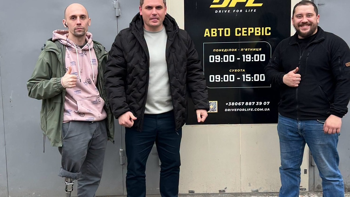 Допомагає людям з інвалідністю сісти за кермо: ветеран відкрив спеціалізований автосервіс у Хмельницькому