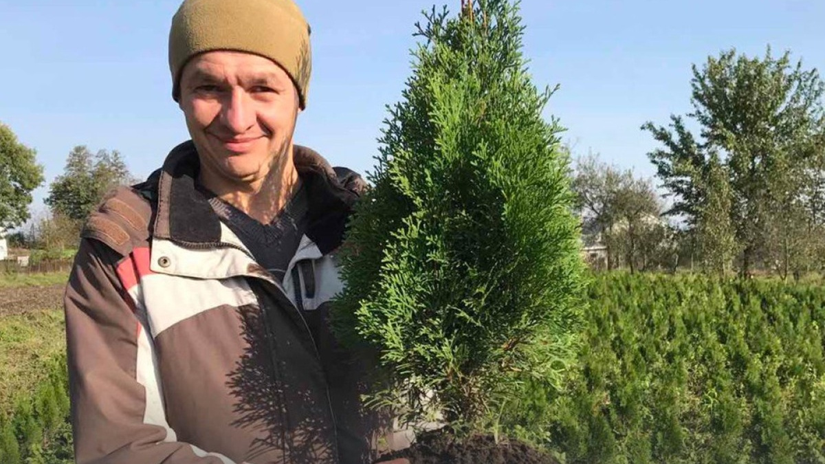 Ялівці, зелень і лаванда з "Саду мрії": Андрій Дробіт з осколком у кисті розвиває рослинний бізнес
