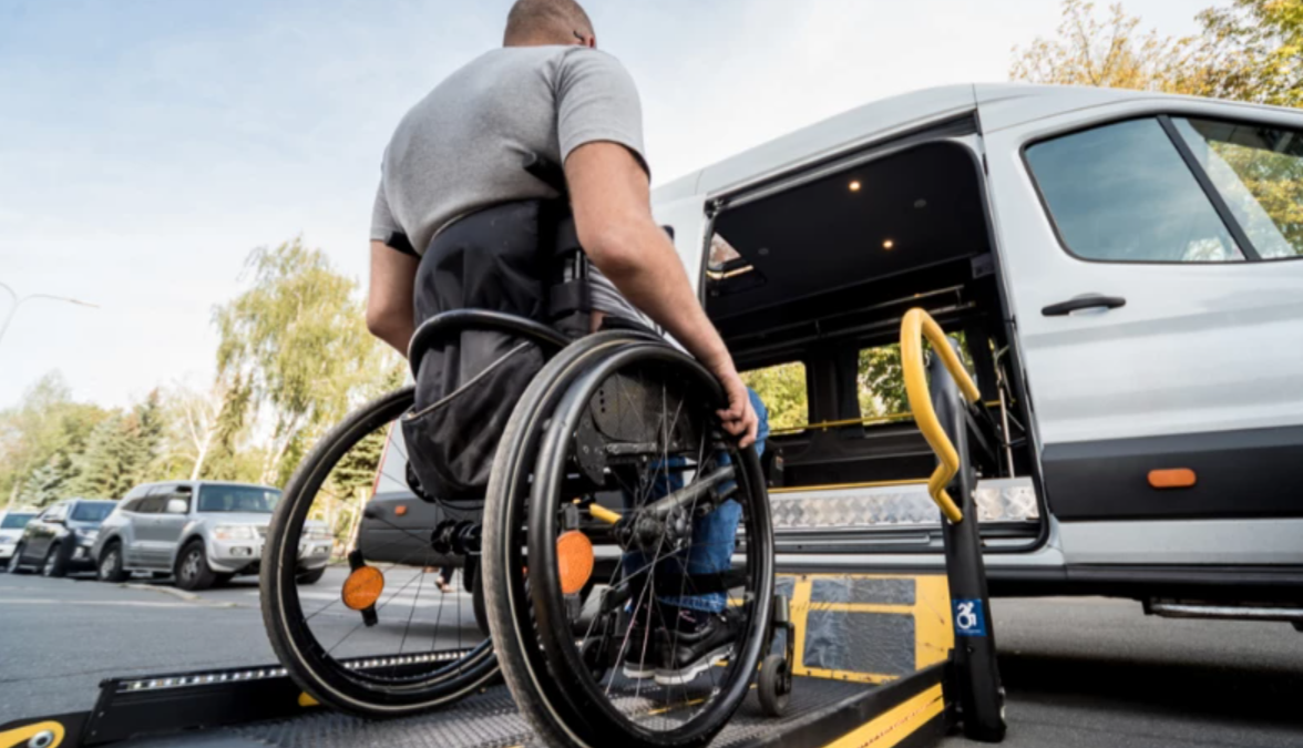 У Києві ветерани з інвалідністю зможуть безкоштовно замовляти перевезення – подробиці