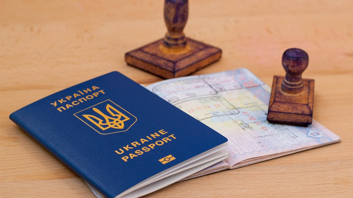 Виїзд чоловіків з України: коли стан здоров’я дозволяє перетнути кордон