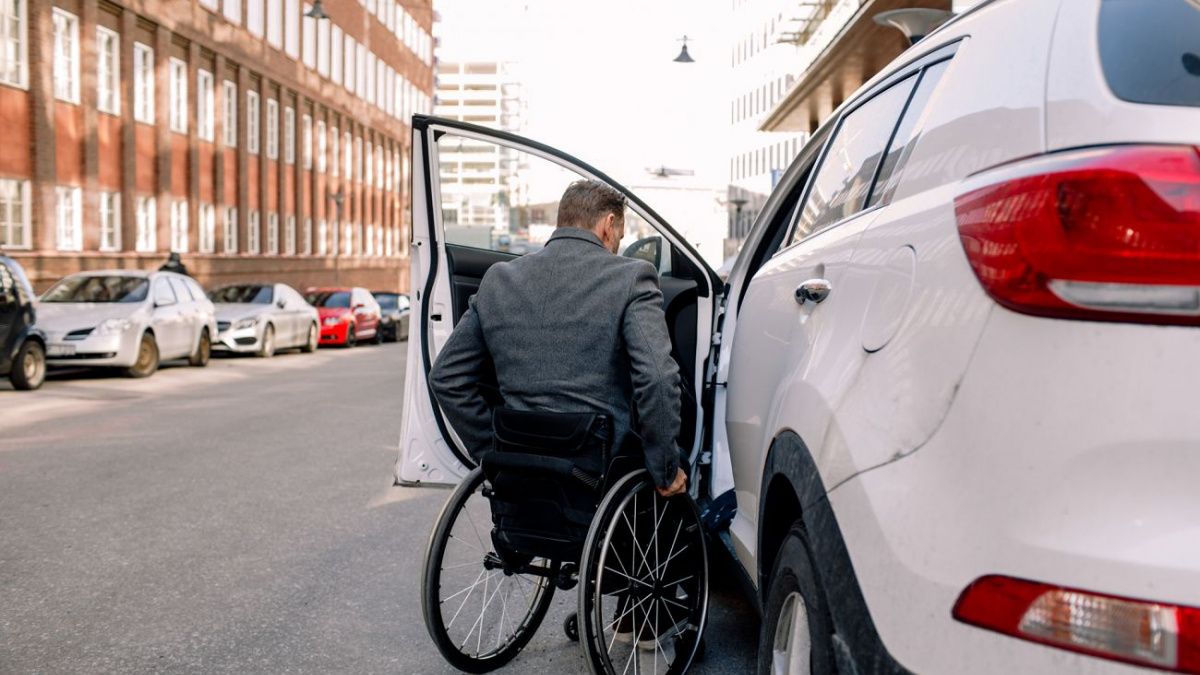 У Києві ветерани з інвалідністю можуть отримати нову транспортну підтримку та кошти на придбання авто