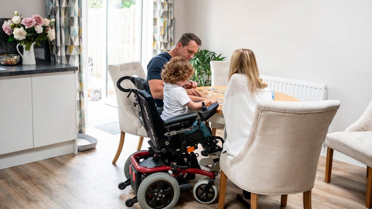 Держава забезпечить дітей з інвалідністю підгрупи А портативними зарядними станціями – як отримати допомогу