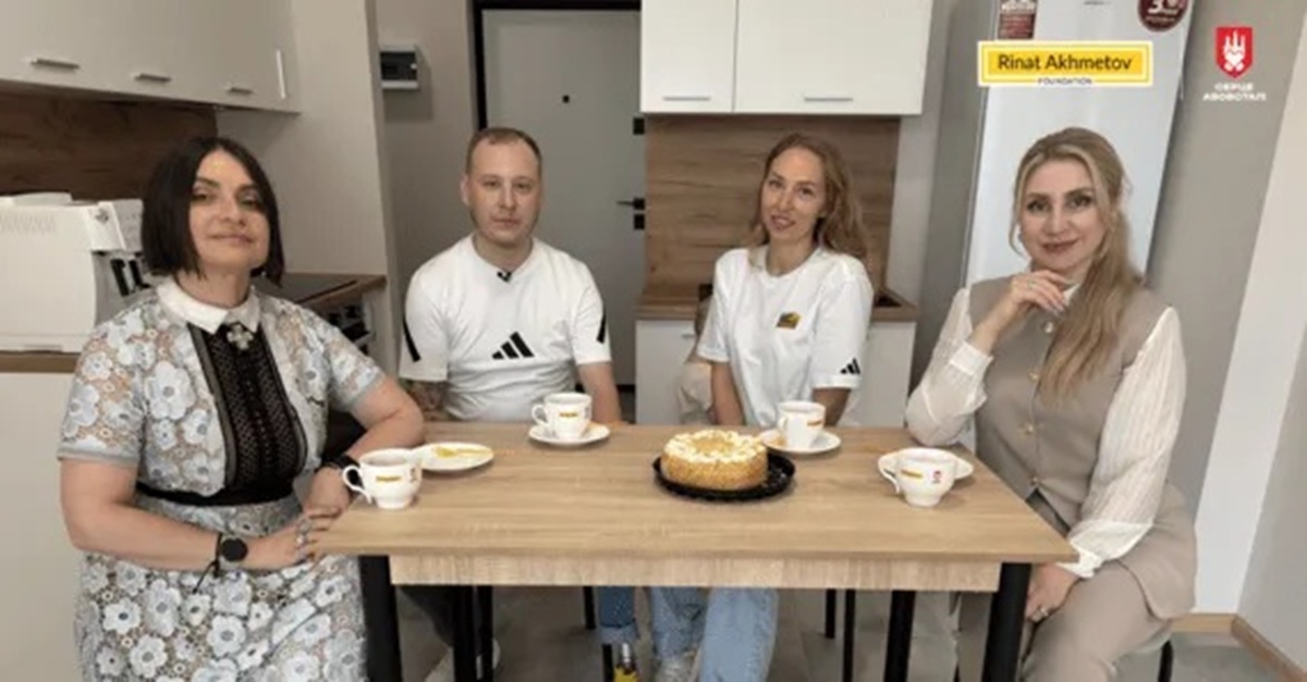"Це відчуття дому": захисник Маріуполя Анатолій Басенко отримав квартиру від Фонду Ріната Ахметова