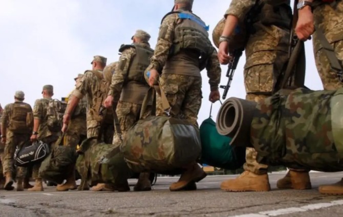 Правила бронювання змінено: кого тепер можуть мобілізувати або залишити на роботі