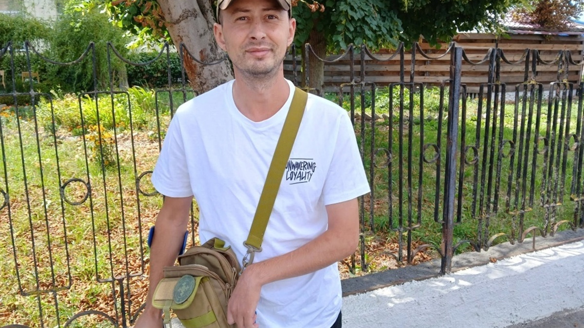 Чотири роки з уламком у голові: ветеран Олег Прус навчився ходити заново після важкого поранення