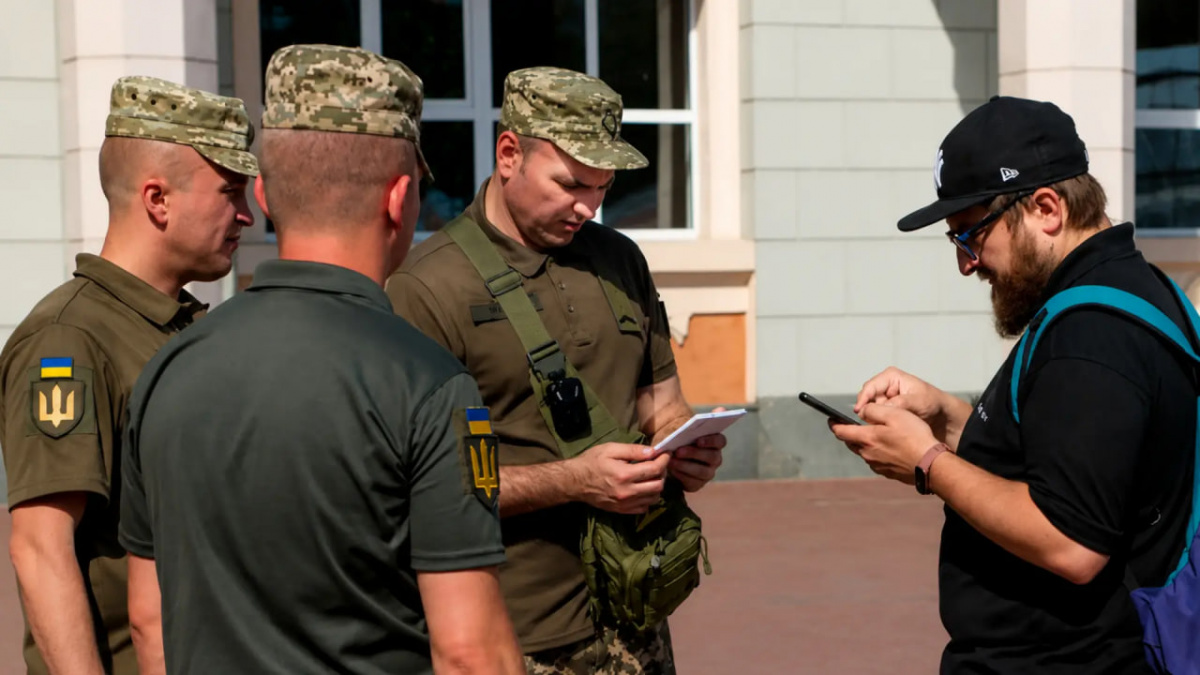 Зупинили на вулиці працівники ТЦК – які документи можна вимагати