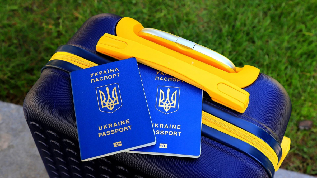 Виїзд за кордон – чи можуть заброньовані працівники поїхати у відпустку