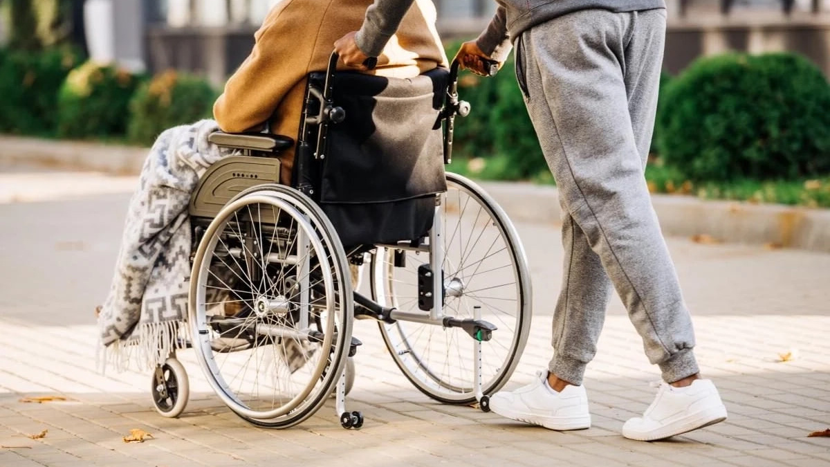 Звільнення зі служби для догляду за батьком – чи завжди наявність іншого сина є підставою для відмови