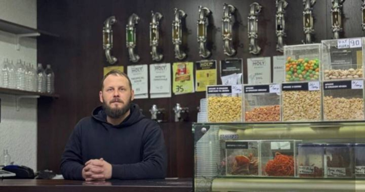 Квас, лимонади та крафтові напої: ветеран Сергій Строчков розвиває унікальний бар на Буковині