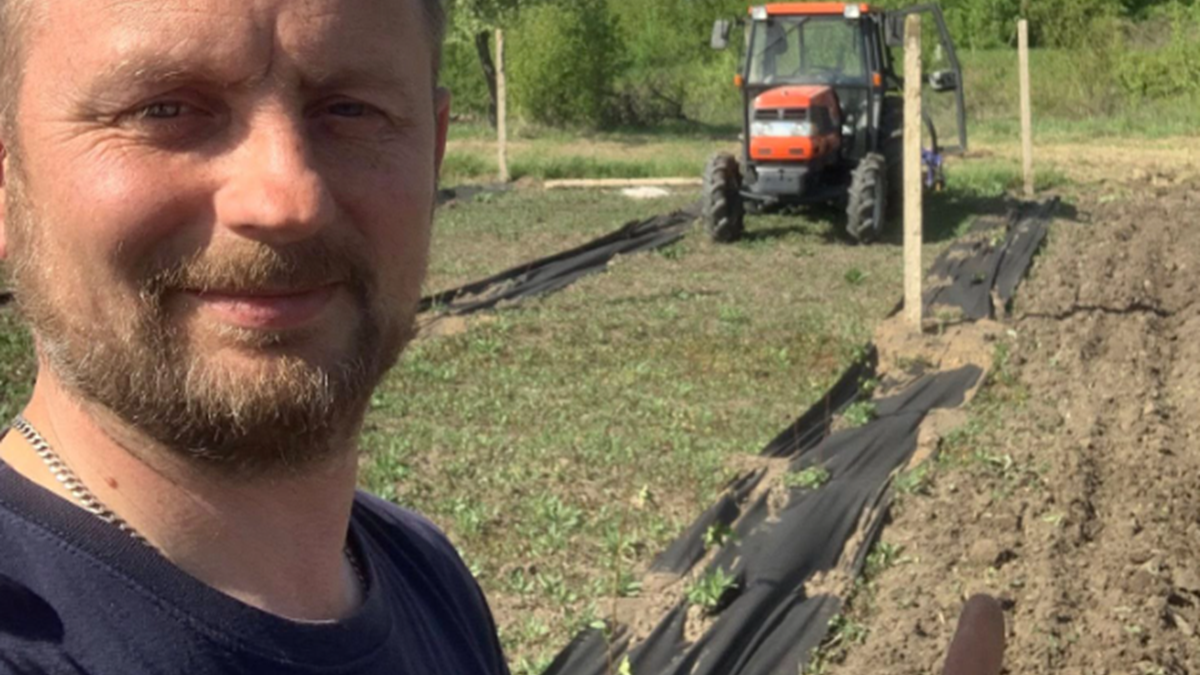 Ожина як терапія: ветеран Андрій Данилевич після фронту розвиває ягідний бізнес