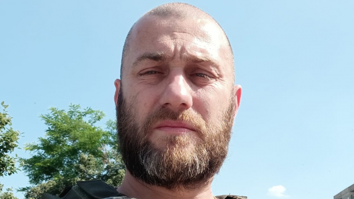 Мерч, шеврони, посуд: ветеран Роман Романюк відкрив сувенірний бізнес на кошти гранту