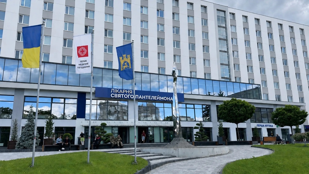 З полону повернувся на милицях: захиснику Маріуполя замінили кульшовий суглоб, який стерся за час війни