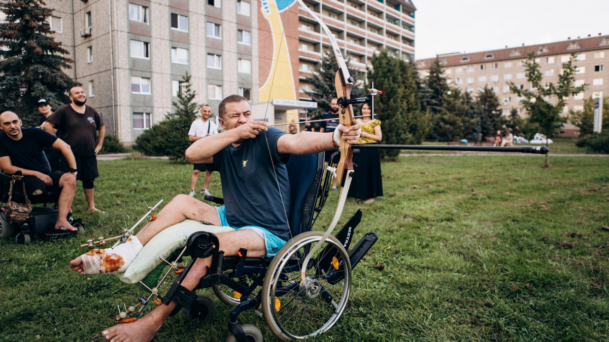 «Стріляти з лука можна навіть зубами» - в Івано-Франківську олімпійська призерка тренує ветеранів