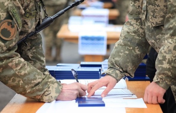 Контракт у ЗСУ після 60: які пільги та виплати передбачені для добровольців