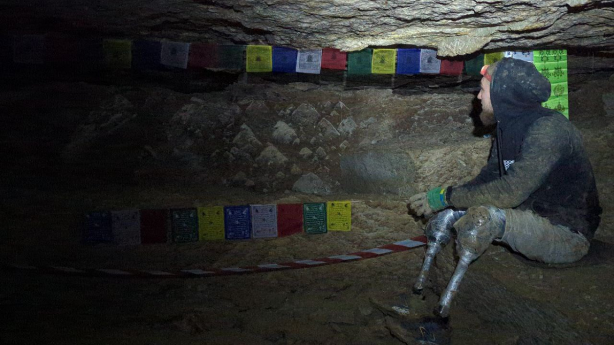 Шість діб під землею: ветеран на двох протезах спустився у найдовшу в світі гіпсову печеру