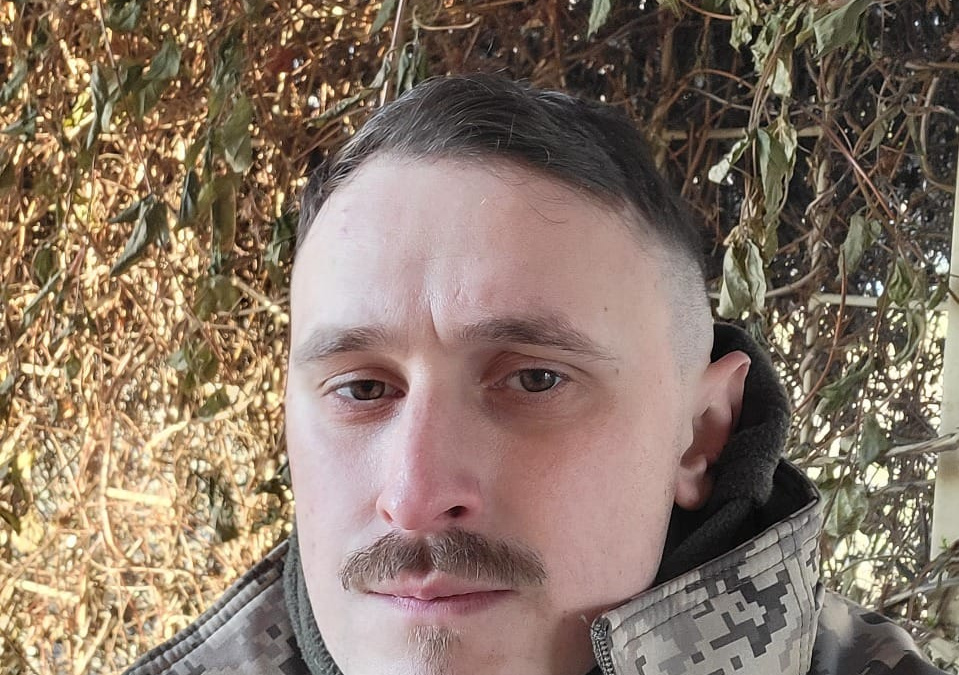 Художник, сапер, кар’єрний консультант – як після 32 операцій ветеран із Чернівців допомагає іншим знайти себе