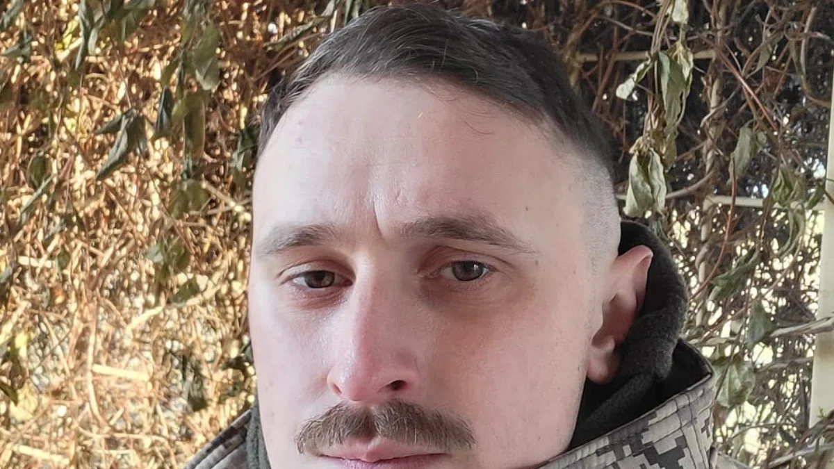 Художник, сапер, кар’єрний консультант – як після 32 операцій ветеран із Чернівців допомагає іншим знайти себе