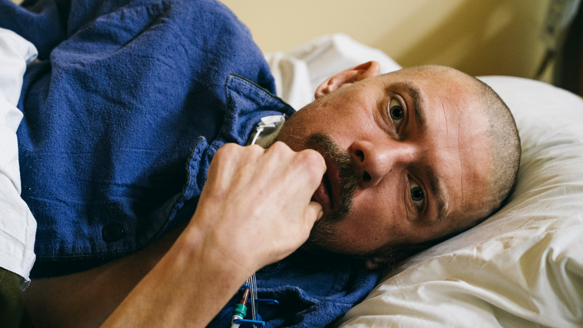 Ампутували стопи, щоб зберегти життя: у Харкові врятували бійця, який провів 53 дні з обмороженням ніг