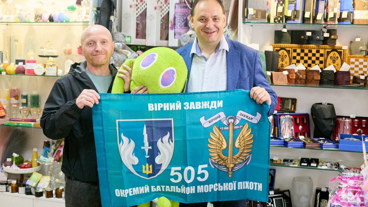 Декор, текстиль та подарунки: ветеран Віталій Карамушко відкрив магазин "Емоція" в Івано-Франківську