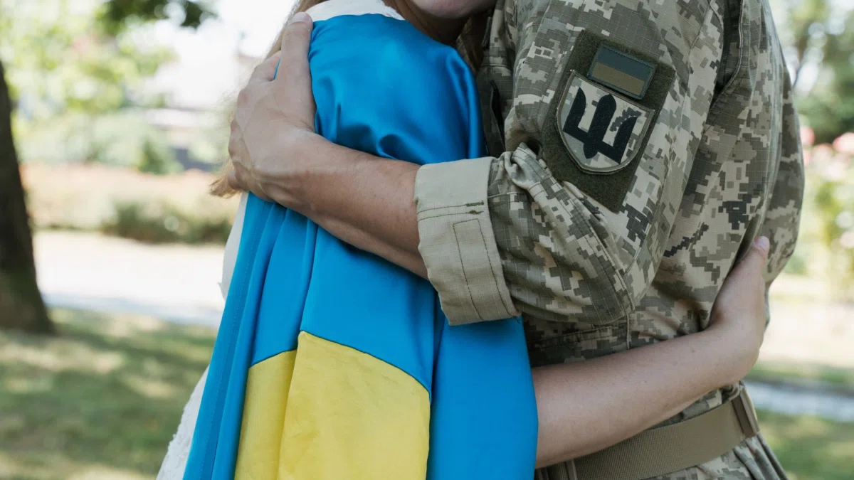 Дружини та чоловіки військовослужбовців мають право на відпустку поза графіком – подробиці