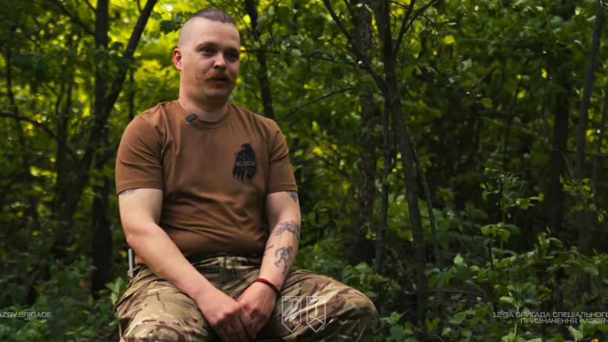 Бійці «Азову» допомогли евакуювати трьох цивільних, серед яких 100-річна бабуся