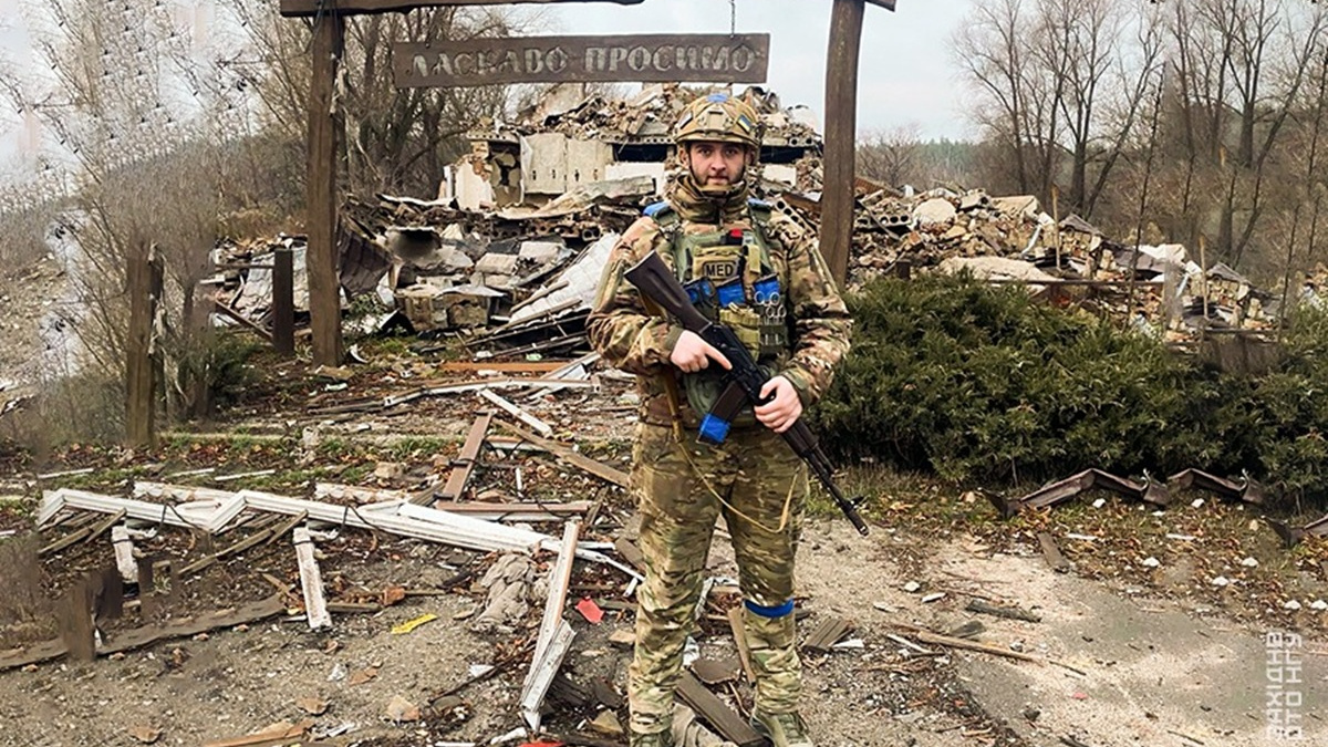 "Ти зобов’язаний зберегти життя": медик-нацгвардієць Михайло розповів про особливості служби