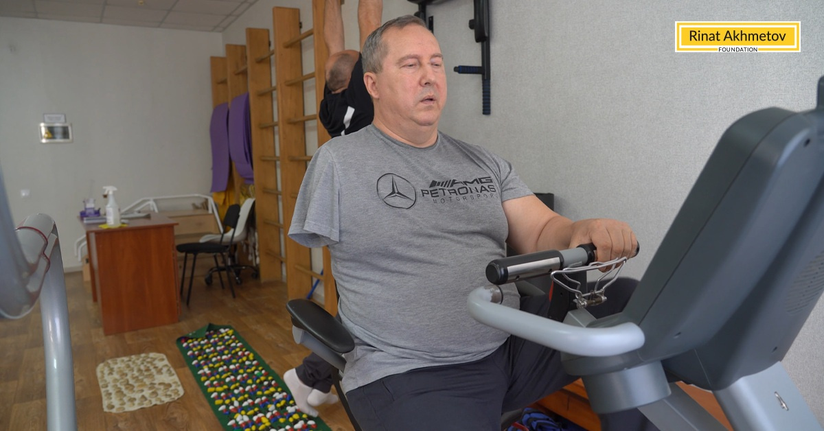 Вижив після удару дрона: важкопоранений Ігор Лисиця пройшов курс реабілітації від Фонду Ріната Ахметова
