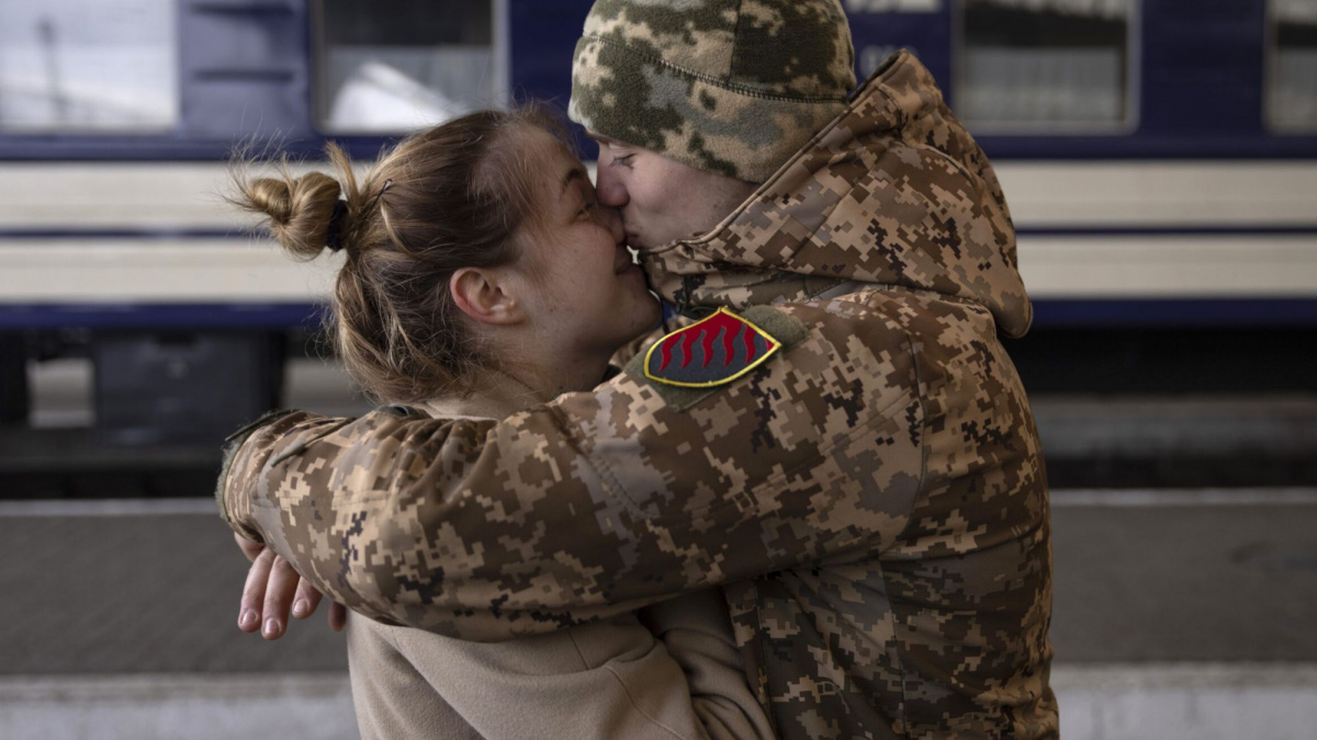 "Пільги, виплати, правові можливості": жінок з родин військових та ветеранів запрошують на вебінар