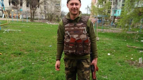 «Після поранення він розмовляв очима» – історія ветерана, який вже чотири роки заново вчиться говорити