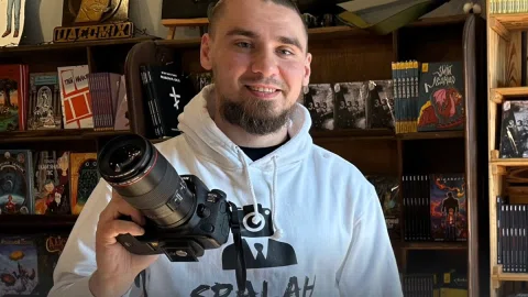 Відкрив власну фотостудію, щоб допомогти іншим бізнесам: історія захисника Романа Парамущака