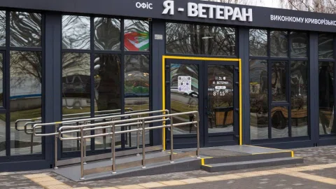 В одному місці – 600 послуг: на Дніпропетровщині відкрили модульний центр 