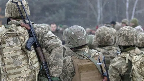 Чому ТЦК повертає виключених з військового обліку: пояснення юриста