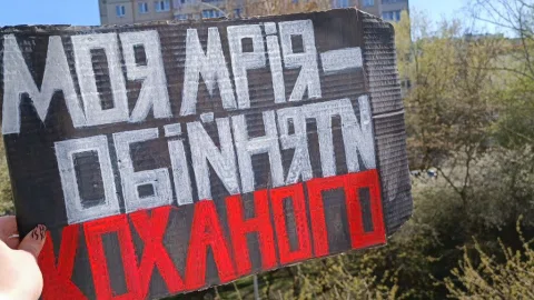 Чому українським полоненим у РФ не дозволяють зв’язатися з рідними: розповідь волонтерки