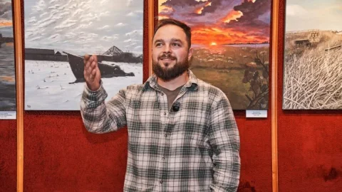 Відновлення через творчість: у Львові відкрили виставку картин, які ветеран створив під час реабілітації
