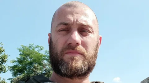 Мерч, шеврони, посуд: ветеран Роман Романюк відкрив сувенірний бізнес на кошти гранту