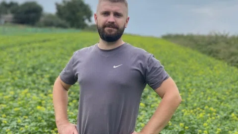 Із садівників у захисники та назад: як ветеран Сергій Риков на Вінниччині розвиває ягідний розсадник