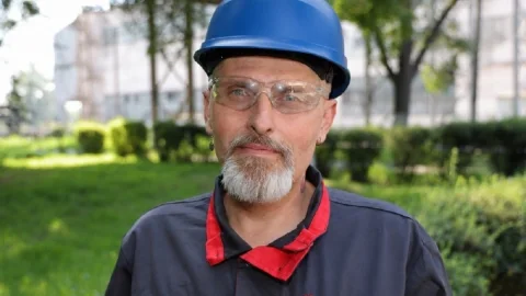 Сталевий характер: після важкого поранення ветеран повернувся до роботи на "Каметсталі" та став раціоналізатором