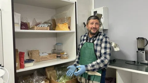Батончики для військових і не тільки: ветеран Віталій Шепель відкрив виробництво сушеної їжі