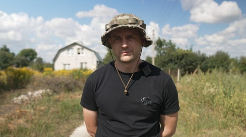 Вирощує квіти й томати після трьох років полону: ветеран Сергій Янзюк заснував тепличне господарство