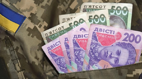 До 25 тис. грн щомісяця: хто з ветеранів та захисників має право на виплати за нагороди