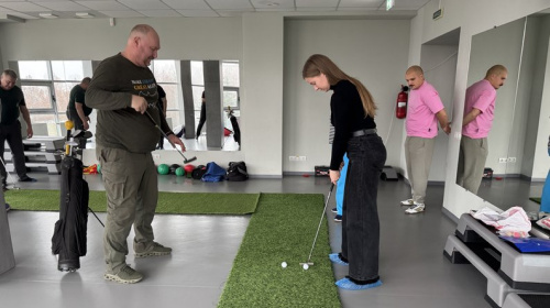 «Тільки ти, поле і м’ячик» – як у Полтаві гольф допомагає захисникам повертати спокій