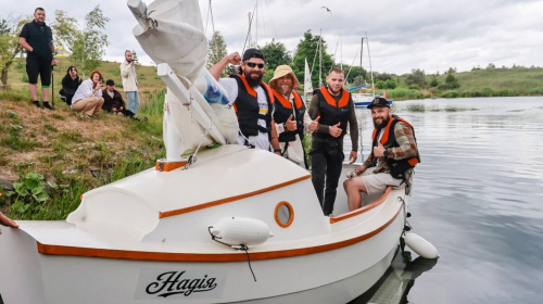 "Надія" – на воді: ветерани спустили яхту, яку збудували під час реабілітації