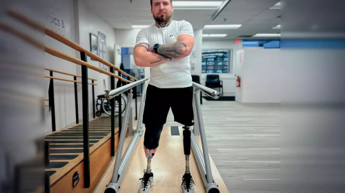 Переніс ампутацію ніг, 25 операцій та знявся у фільмі: історія захисника Дмитра Колесника