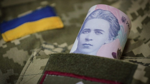 Нові виплати військовим: коли та скільки нарахують захисникам на фронті і в тилу