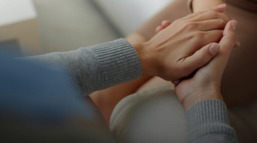 У Києві відкривають групу підтримки для людей, які втратили близьких – подробиці