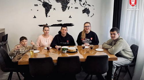 Пройшов бої за Маріуполь, поранення та полон: Роман Мещеряков отримав квартиру від "Серця Азовсталі"