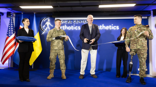 Понад 11 млн доларів на протези військовим: у Києві відкрили Центр протезування Medical Center Orthotics &amp; Prosthetics